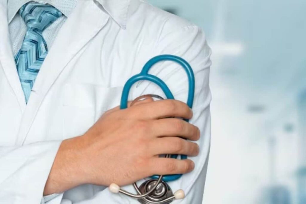 Razor, Straw, Phone Torch: How Kerala Doctors Performed A High-Risk Surgery On The Roadside