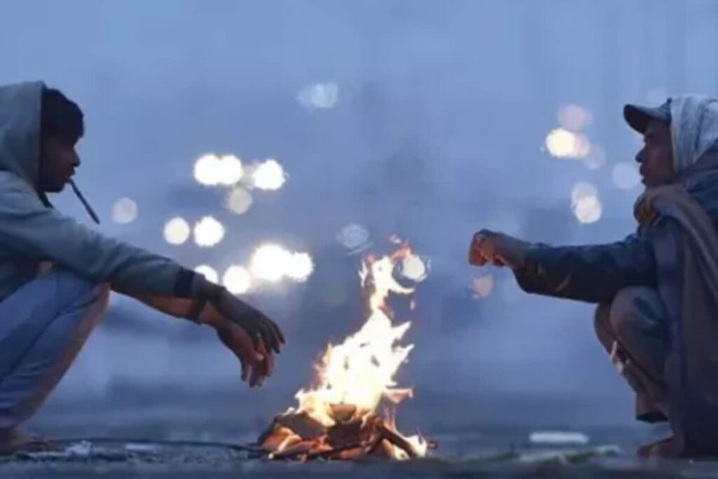 Intense Cold Wave Hits North India; Dal Lake Freezes, Delhi Smog Persists