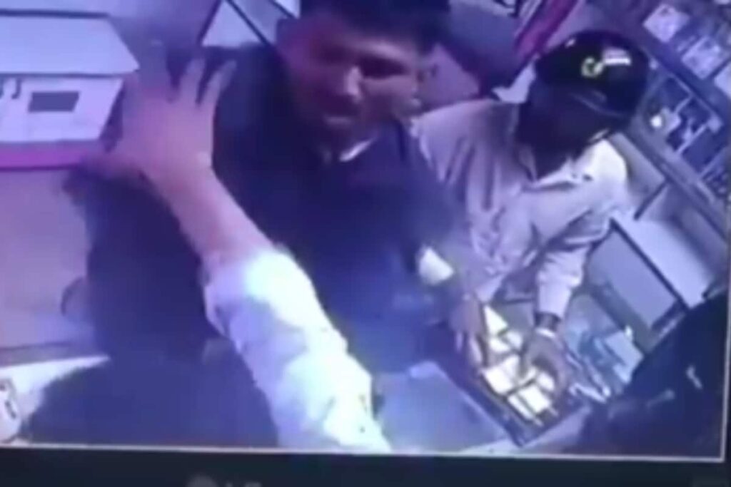 Caught On Camera: Armed Assailants Rob Jewellery Store Near Bengaluru At Gunpoint
