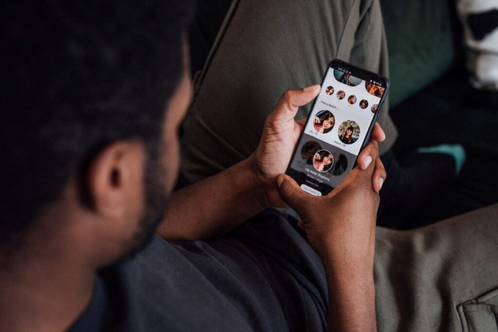 Dating App Trap: Bengaluru Youth Loses Rs 1.53 Lakh After AI-Generated Blackmail