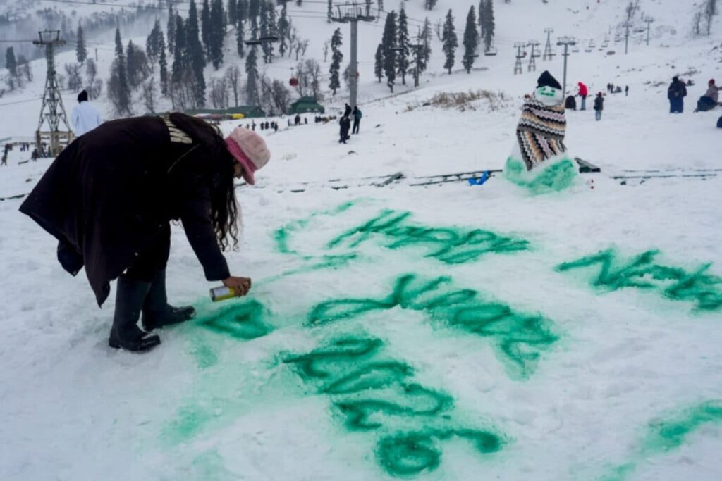 New Year Freeze: Biting Cold Grips North India; Heavy Snow Blankets Kashmir, Delhi Braces For Rain