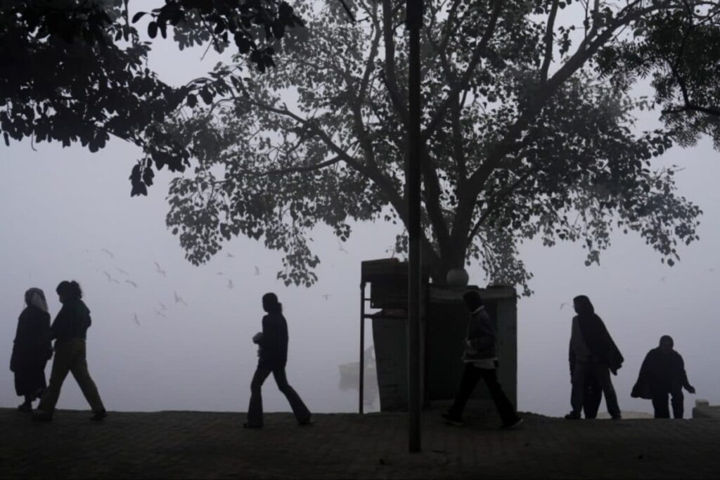 Bone-Chilling Cold Grips Delhi-NCR, Minimum Temperature Plunges To Season's Lowest At 4.6°C