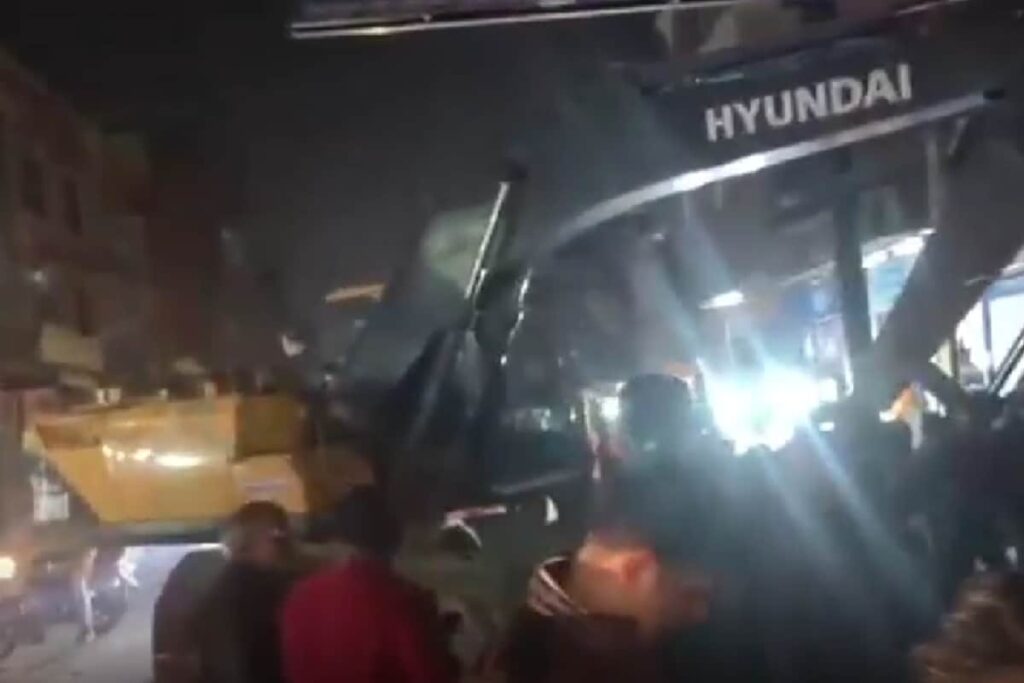 Drunk Excavator Operator Runs Amok, Runs Over Parked Vehicles In UP’s Deoria