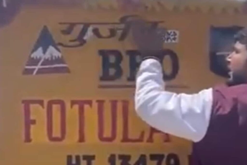 Netizens Outraged As Man Pastes ‘Gurjar’ Sticker At Leh’s Highest Point