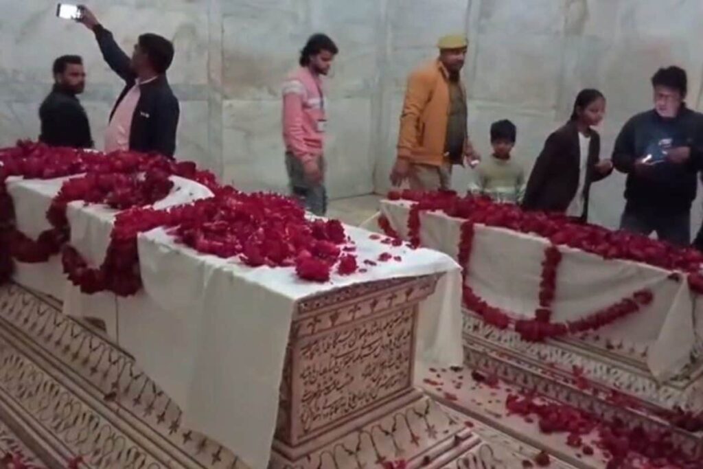 Down 22 Feet And Into History: Inside Mumtaz Mahal-Shah Jahan's Grave Chamber At Taj Mahal