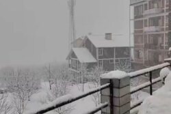 Heavy Snowfall Blankets Kashmir And Himachal As North India Faces Weather Shift | Watch
