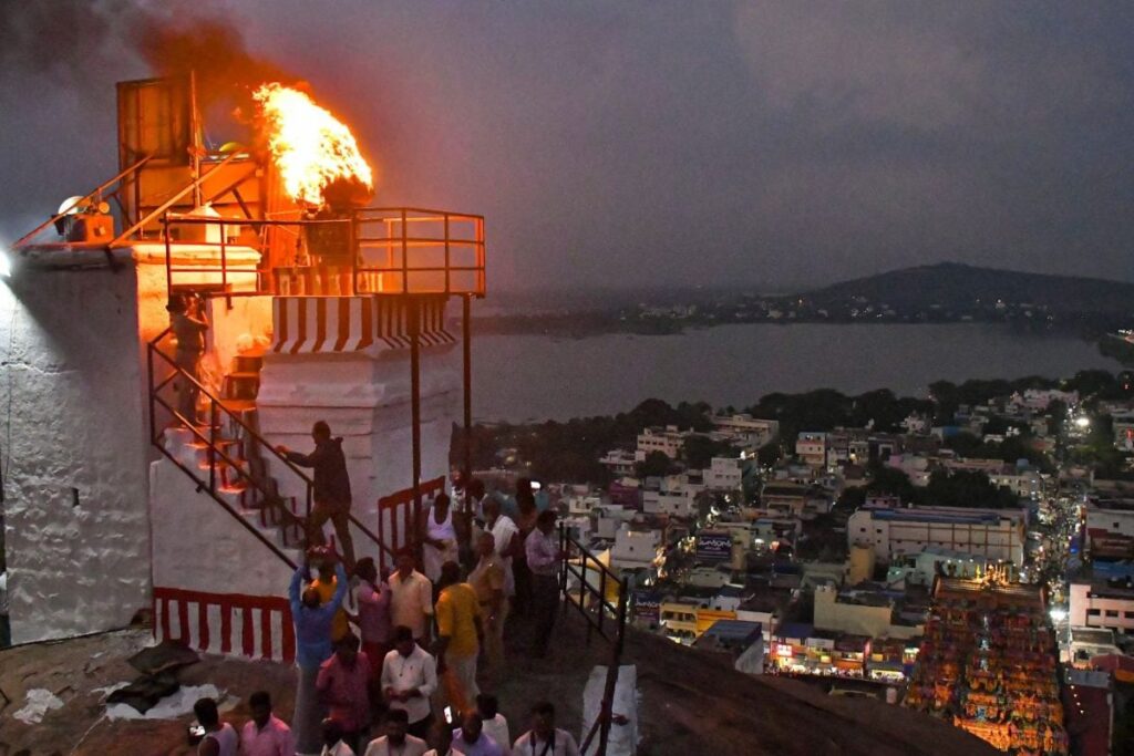 News18 Afternoon Digest: Madras HC Upholds Order In Madurai Hill Deepam Row, Venezuela Tensions & Others