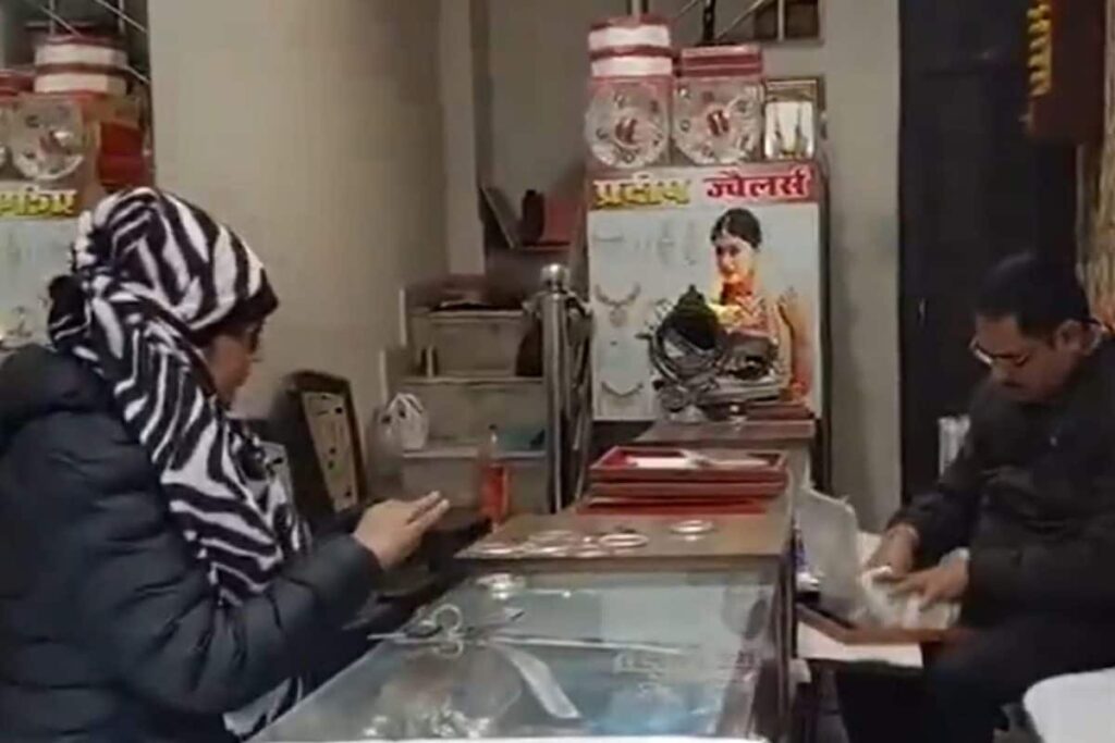 No Entry With Mask, CCTVs: Jhansi Jewellers Tighten Security Amid Rising Gold, Silver Prices