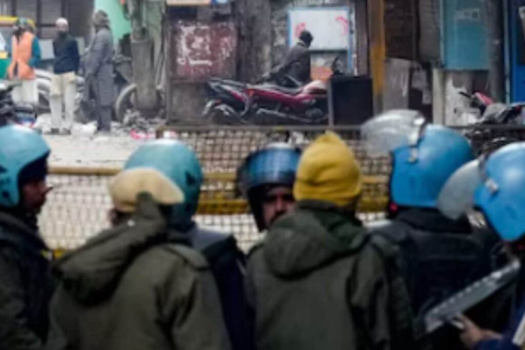 News18 Afternoon Digest: Five Arrested In Delhi Demolition Row, Venezuela Crisis Updates & Others