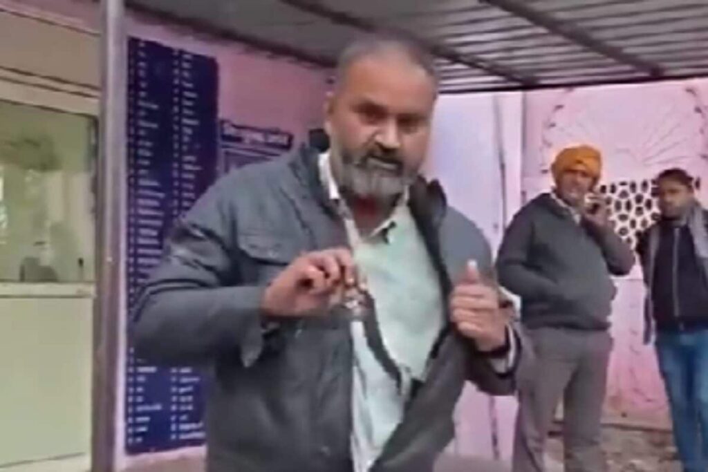 After Snake Bite, Mathura Man Reaches Hospital With Snake In His Pocket | Watch