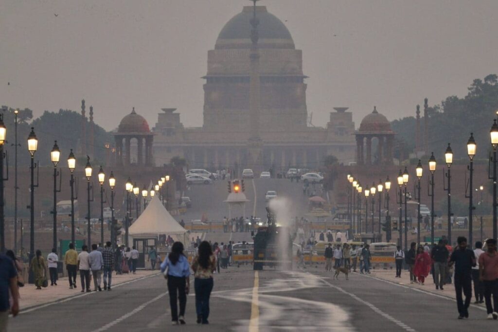 Delhi AQI Remains ‘Very Poor’ On New Year’s Day; IMD Predicts Fog, Rain In Capital