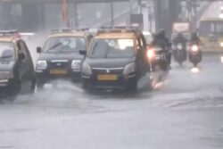 Mumbai Receives Light Showers On New Year 2026; Temperature Drops, AQI Improves