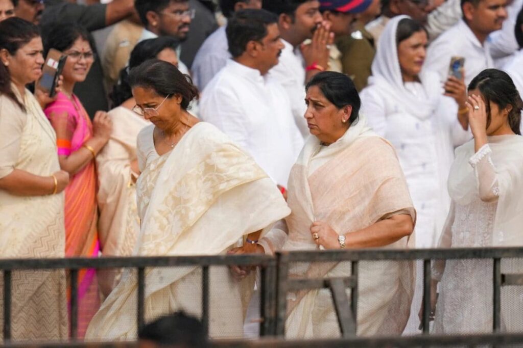 News18 Evening Digest: NCP Merger Buzz Grows As Key Leaders Meet Fadnavis & More Stories