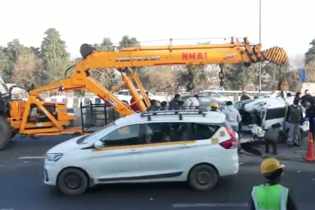 Two Dead In Major Road Accident On NH-24 Near Ghazipur Toll Plaza