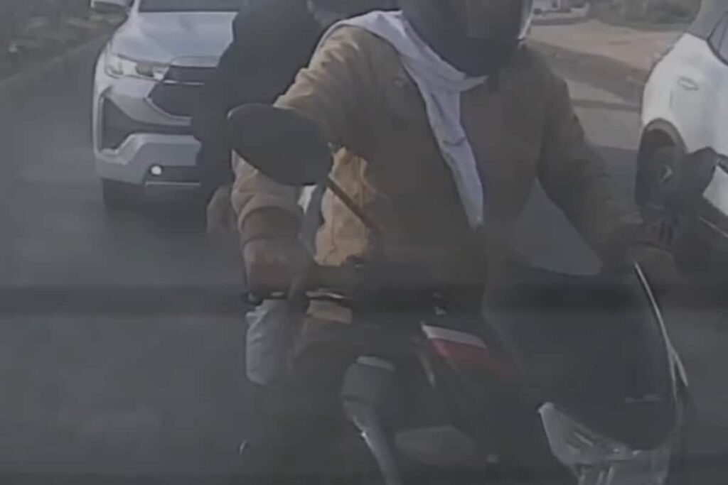 One Killed As Speeding Innova Rams Into Bike In Faridabad | Video