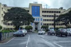 Lack Of Facilities Forces Families To Carry Patients In Arms At Hubballi KIMS In Karnataka