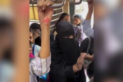 Man Disguised In Burqa Caught Travelling In Mumbai Local's Ladies Compartment | Video