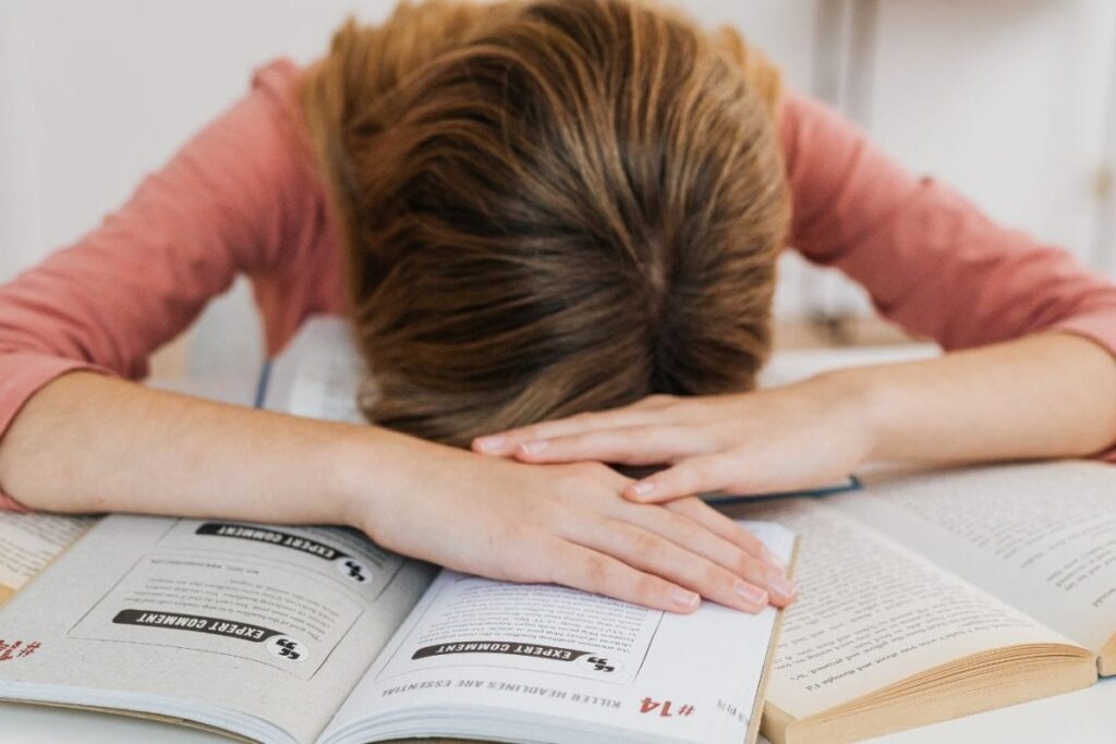 Drunk Father Burns Daughter’s Schoolbooks, Police Buy Her A New Set