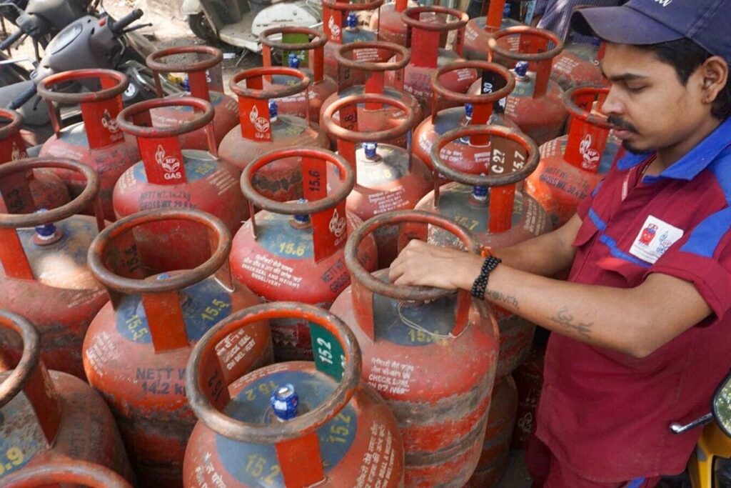 India Mulls To Cut LPG Refill Quantity To 10 Kg As Hormuz Crisis Hits Supply: Report