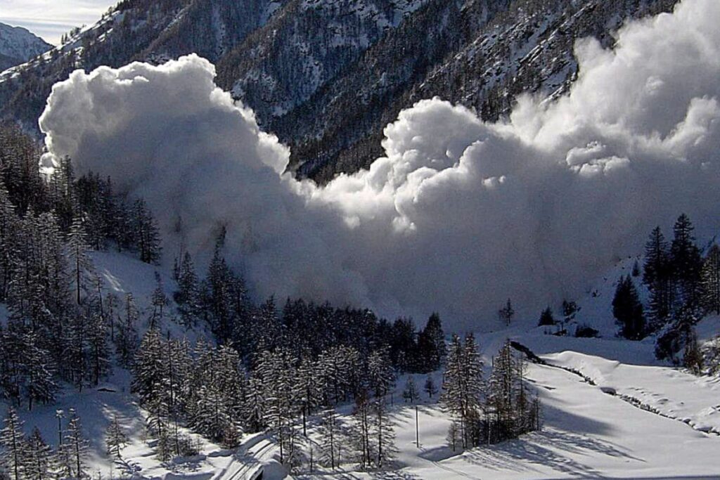 7 Killed, Several Injured In Avalanche At Zoji La In Ladakh; Srinagar-Leh Highway Blocked