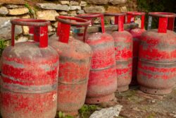 77% Bengaluru Households Struggling To Book LPG Cylinders, Says Survey