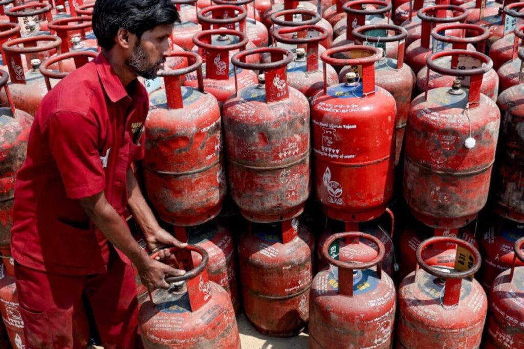 No LPG Or Fuel Shortage In India, Panic Being ‘Deliberately Spread’: Petroleum Ministry