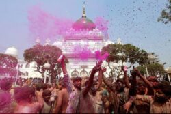 Holi Meets Ramadan: Sufi Shrine In Barabanki Hosts Peaceful Celebration Across Faiths