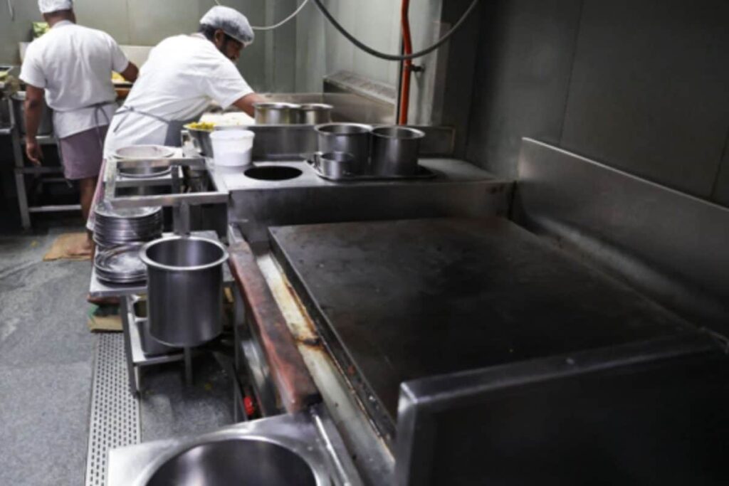 Govt Sets Up IOC-HPCL-BPCL Panel To Review Commercial LPG Supply Issues: Report