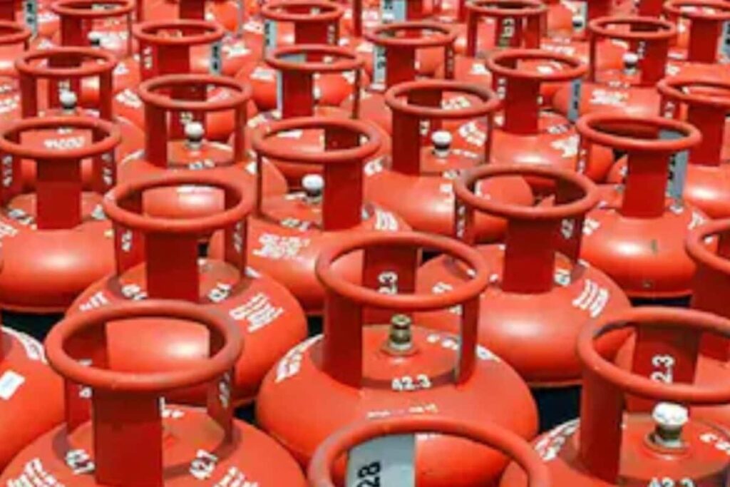 MHA Orders States To Secure LPG Plants, Crack Down On Black Marketing, Boost Domestic Supply