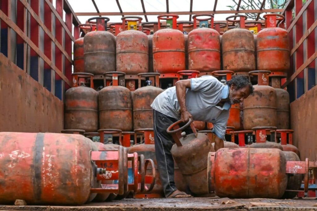 LPG Gas Cylinder Shortage In India Live Updates: Congress Protest In Delhi As Panic Buying Cripples Booking System