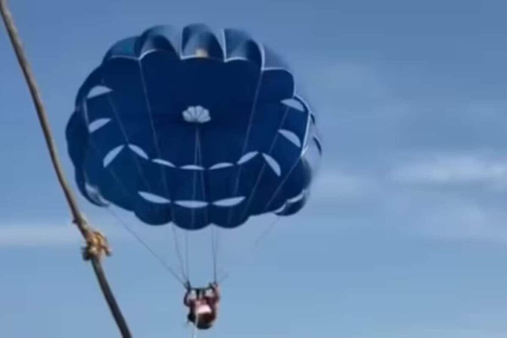Parasailing Cable Snaps Mid-Air At Baga Beach In Goa, Tourist Rescued Safely | Video