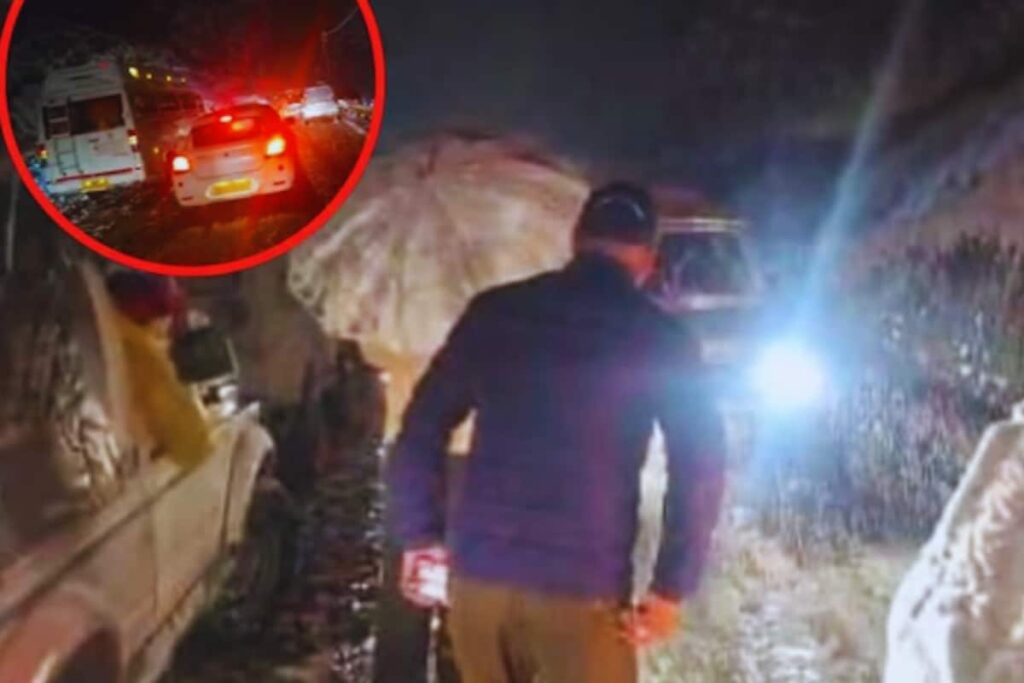 Manali Traffic Jam: Over 1,000 Vehicles Stranded Near Atal Tunnel After Sudden Snowfall