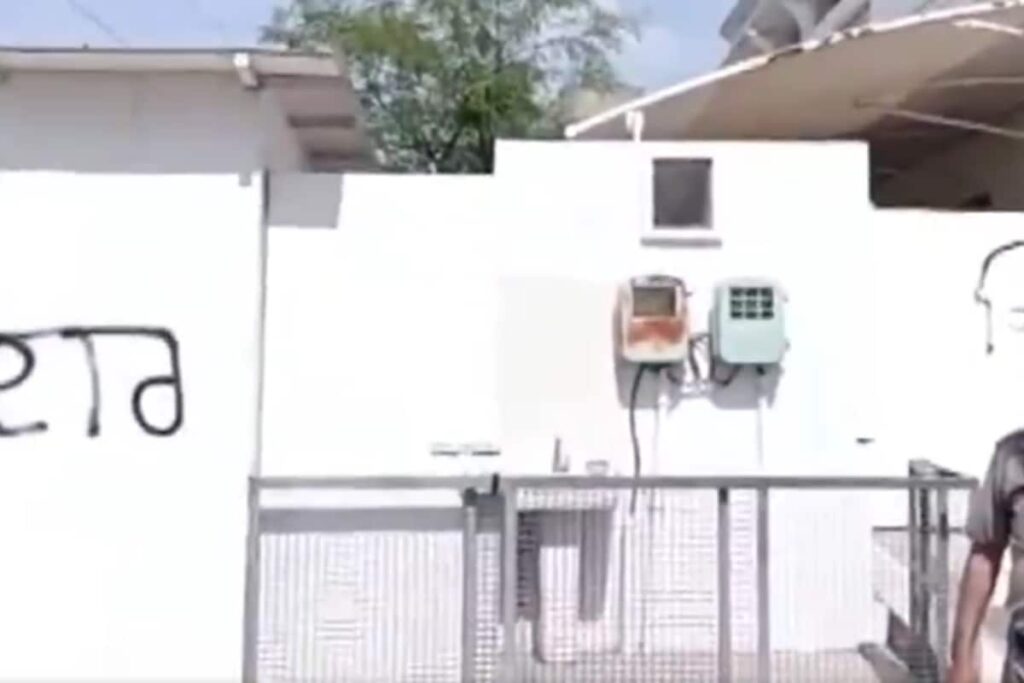 AAP Workers Protest Outside Harbhajan Singh's Residence, Deface Walls With ‘Gaddar’ Graffiti