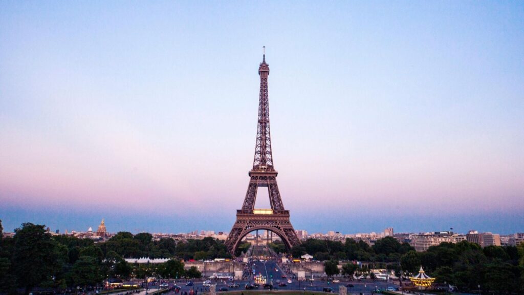 The Eiffel Tower Actually Moves Every Day And Tilts Away From The Sun