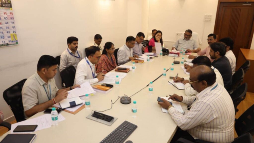 Maharashtra Govt Plans Study Group to Address IT Workforce Grievances