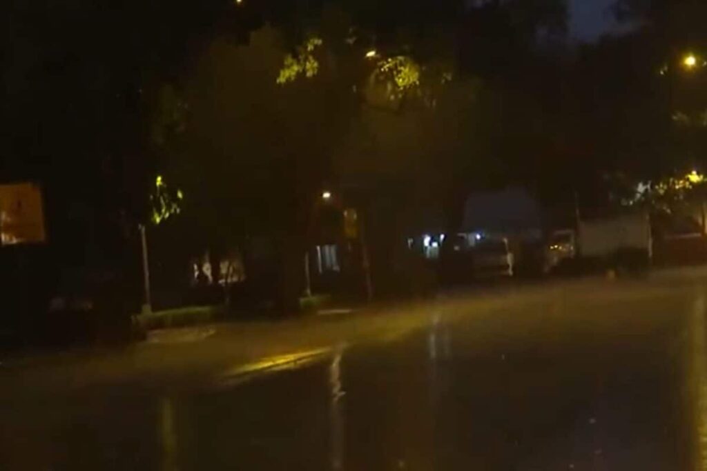 Delhi-NCR Wakes Up To Heavy Rain, Thunderstorms, Gets Relief From Sweltering Heat