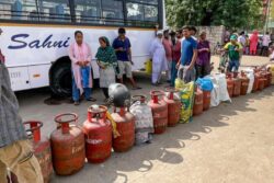 Govt Doubles Daily Allocation Of 5-kg Free Trade LPG For Migrant Labourers Amid Supply Strain