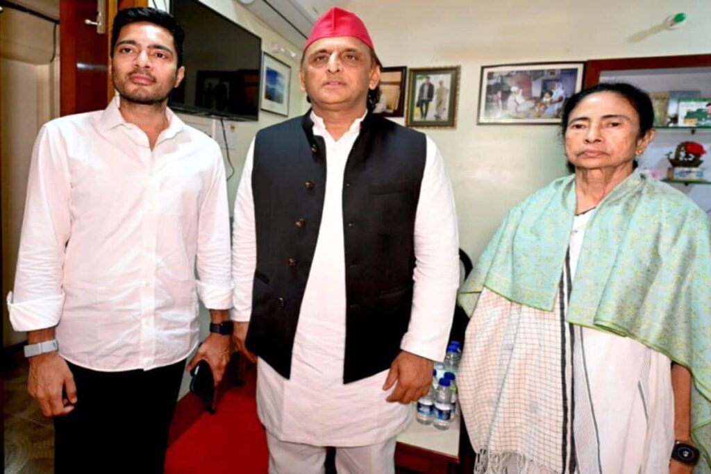 'Aap Haari Nahi Hain, Didi': Akhilesh Yadav Meets Mamata And Abhishek Banerjee After Bengal Shock