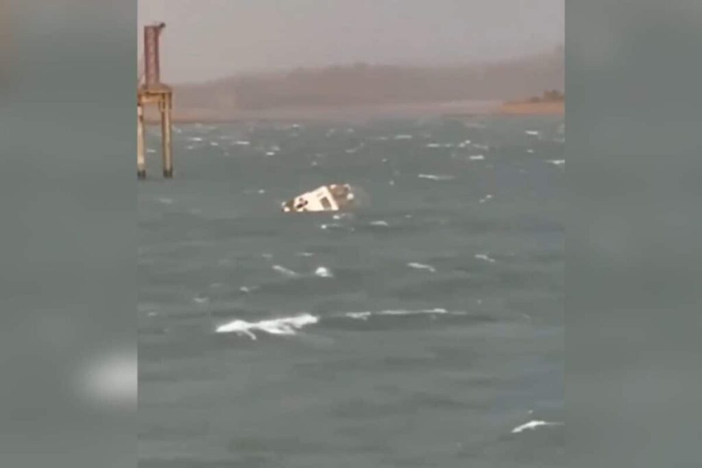 4 Dead, Several Missing After Boat Carrying 29 Tourists Sinks in Madhya Pradesh; Rescue Underway