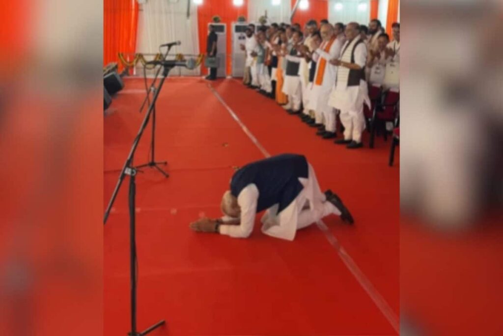 PM Modi Bows To ‘Jana Shakti’ As BJP Forms First-Ever Government In West Bengal | Watch