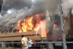 Bihar Train Fire: Massive Blaze Erupts In Patna Fast Passenger Coach At Sasaram Day After Rajdhani Incident
