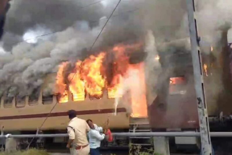 Bihar Train Fire: Massive Blaze Erupts In Patna Fast Passenger Coach At Sasaram Day After Rajdhani Incident